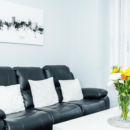 Central Serviced Apartments - 2 Bedroom - Ground Floor - Monthly & Weekly Bookings Welcome - Free Street Parking - 2 Double Beds - Wifi - Smart Tvs In Rooms - Fully Equipped - Heating 24-7 - Contractor & Short Stay Favourite Dundee Extérieur photo