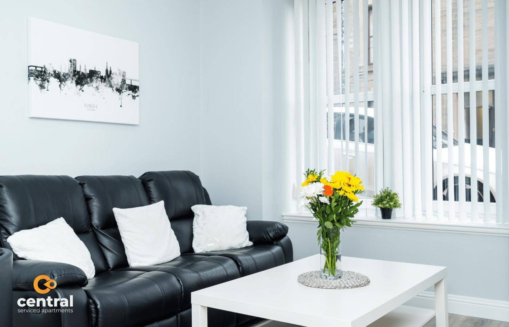 Central Serviced Apartments - 2 Bedroom - Ground Floor - Monthly & Weekly Bookings Welcome - Free Street Parking - 2 Double Beds - Wifi - Smart Tvs In Rooms - Fully Equipped - Heating 24-7 - Contractor & Short Stay Favourite Dundee Extérieur photo
